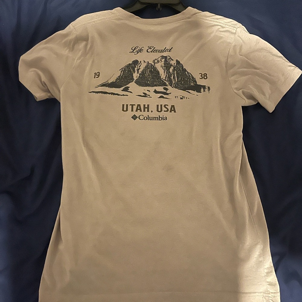Men’s Medium Columbia TShirt